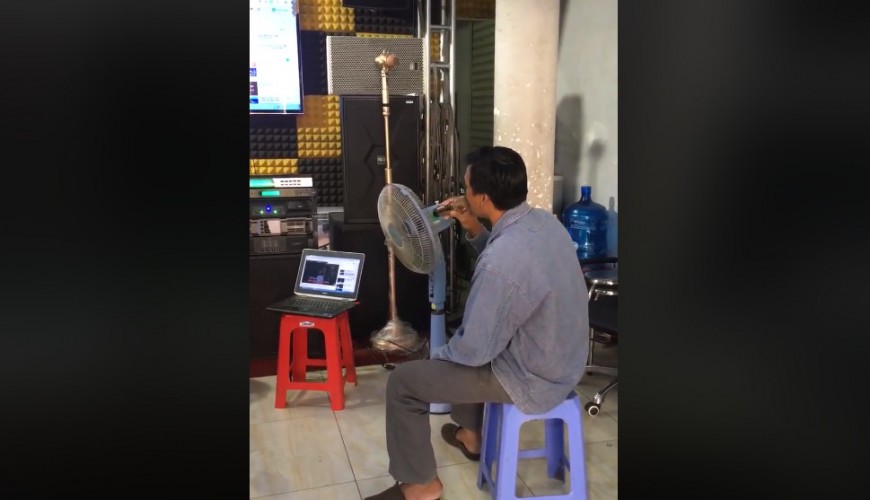 Khách hàng thử dàn karaoke chính hãng PDCJ